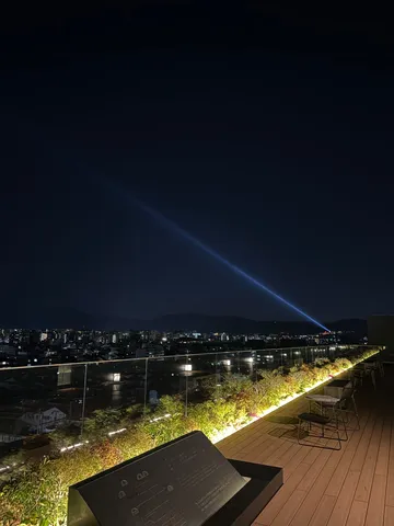 夜空を貫く光の道