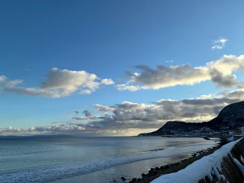 波と空の静かな光景