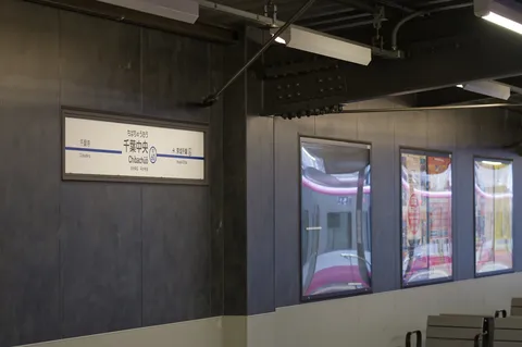 線路の静けさが伝わる駅