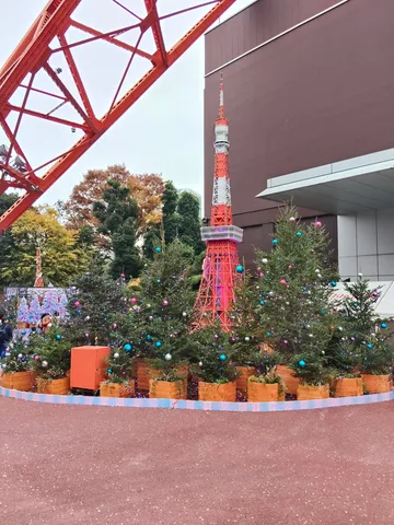 タワーとツリーのきらめく世界