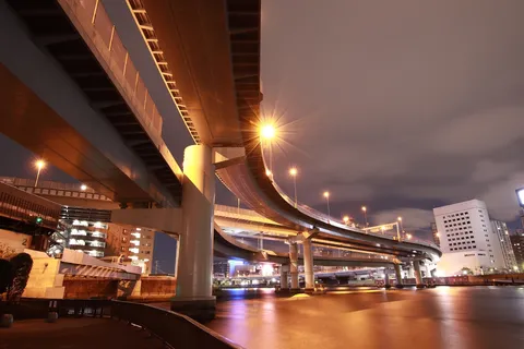 立体的な夜景の流れ
