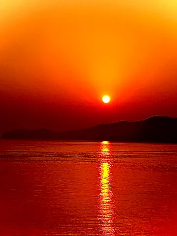 燃える海と空のグラデーション