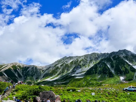 雲海に包まれる立山の絶景