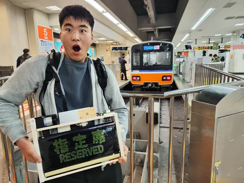 まさかの？現役駅員さんの「指定席」