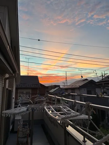 洗濯物と空のキャンバス