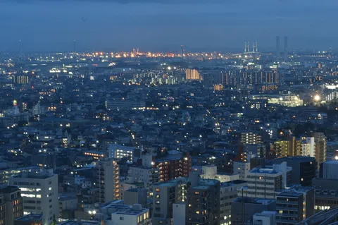 夜景と橋のシルエット