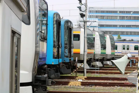 並ぶ列車の日常