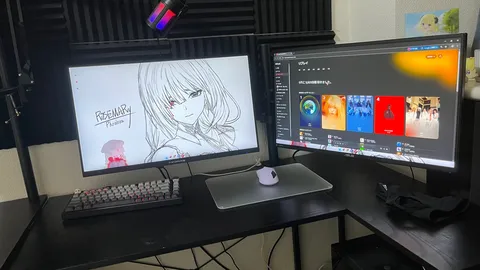 デジタルとアニメが息づくデスク