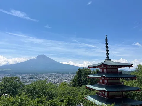 富士と五重塔の静寂