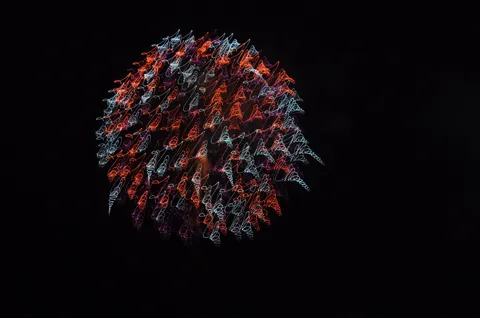 夜空に描く光の軌跡