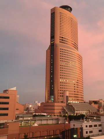 夕暮れの摩天楼
