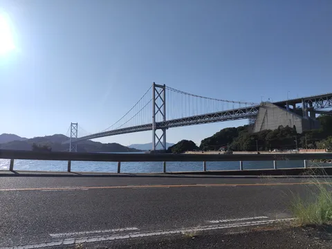 青空に映える長大橋