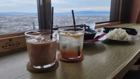 街並みを望む、カフェタイム