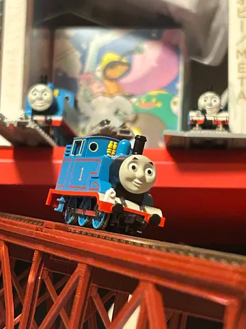 トーマス、鉄橋を渡る！