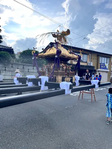 黄金の山車、夏の空を駆ける