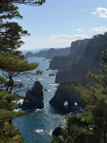 岩と海が紡ぐ風景の詩