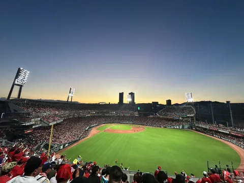ナイター開始！空も燃える