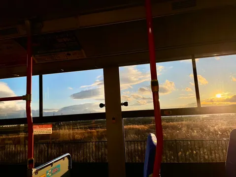 夕陽と車内の風景