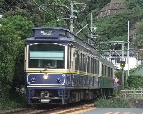 藤沢行き、レトロ列車発車！