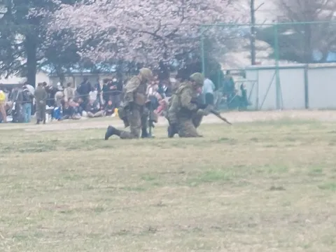 春の訪れ、訓練に励む戦士たち