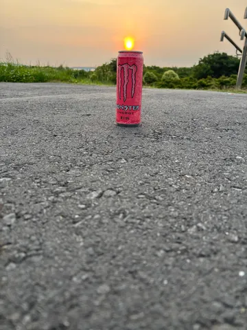 夕陽とモンスターエナジー