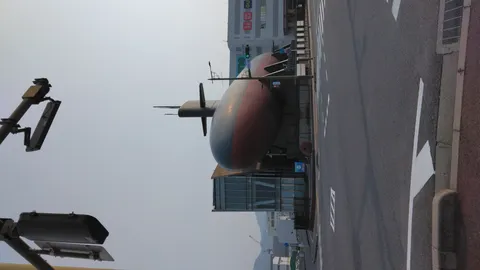 街角の巨大潜水艦