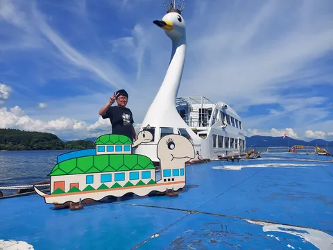 青空とユニークな船旅