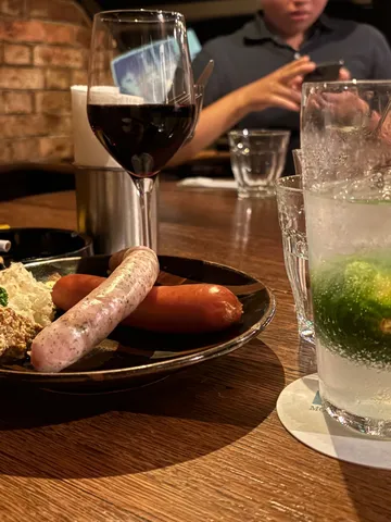 ソーセージとワイン、夜のひととき
