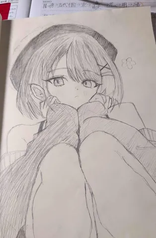 鉛筆で描かれた、繊細な表情の少女