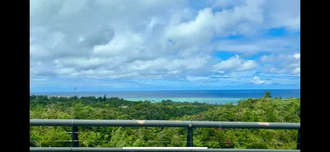 海と空と緑の風景