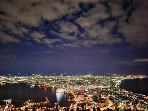 宝石箱のような夜景に息をのむ