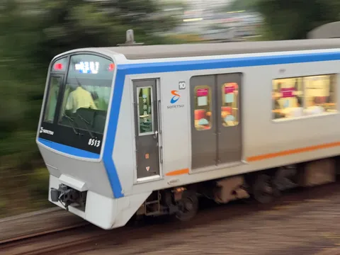 疾走する列車の軌跡