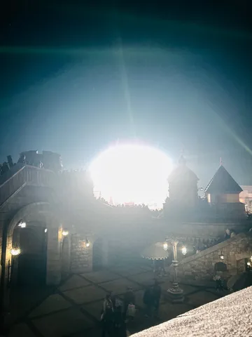 夢の国の夜空に輝く光
