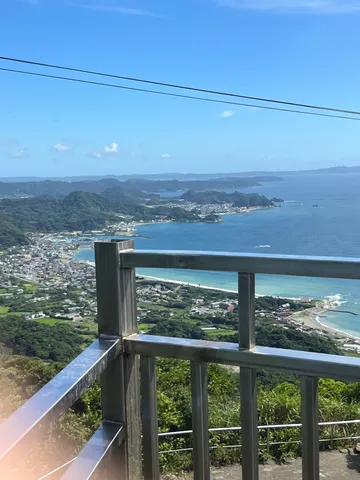 海と街並み、青い空