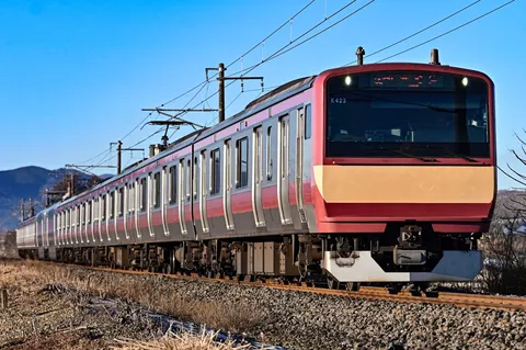 青空を往く、真紅の列車