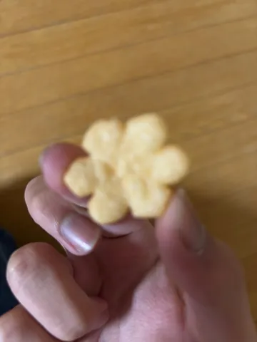 花の形のポップなおやつ