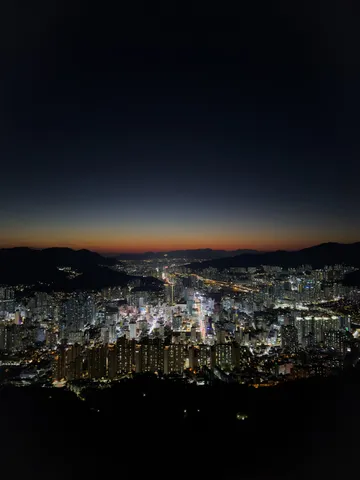 都会の夜景、宝石箱をひっくり返したみたい