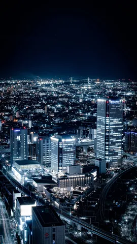 光が連なる夜の街