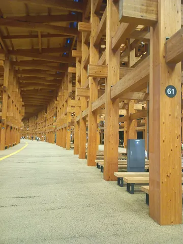 木造建築のトンネル