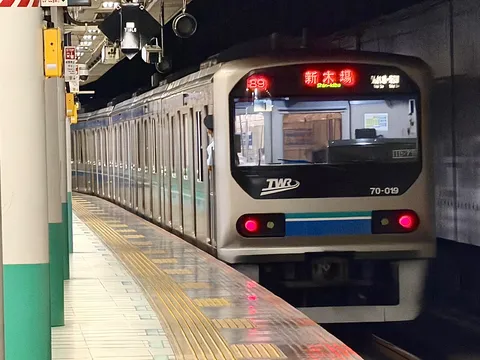 新木場の夜行列車の佇まい