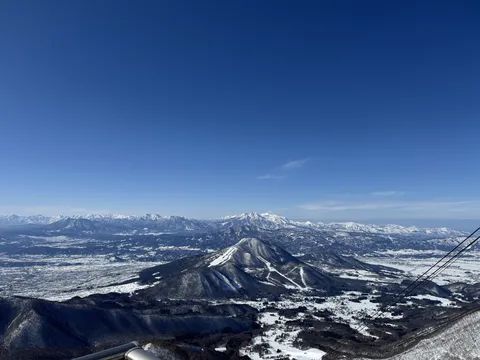 雪山と青空の絶景パノラマ