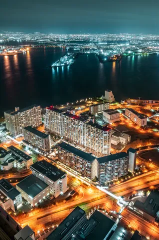 煌めく湾岸都市の夜景