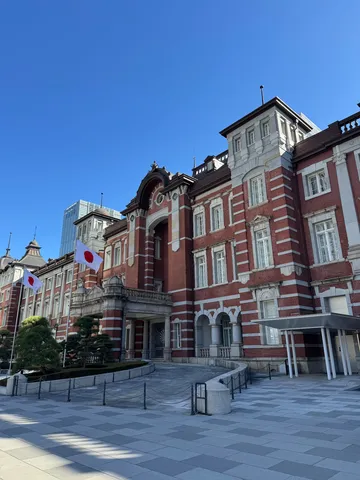 赤煉瓦と青空の館