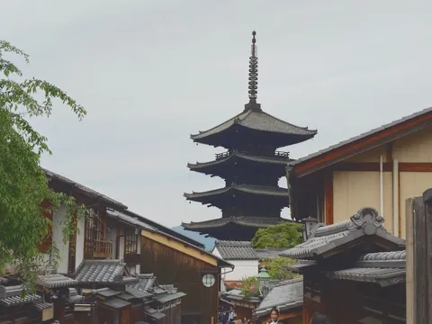 古都の風情、五重塔と町並み