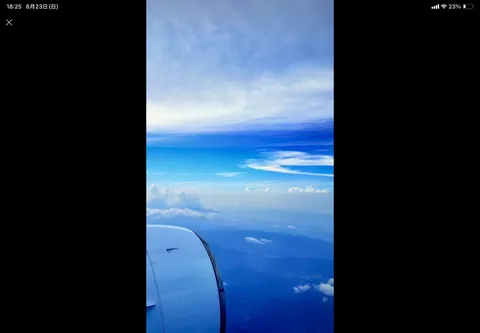 機窓に広がる青の世界