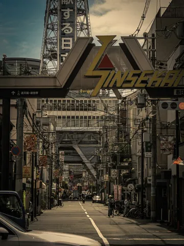 電線の向こうの別ステージ