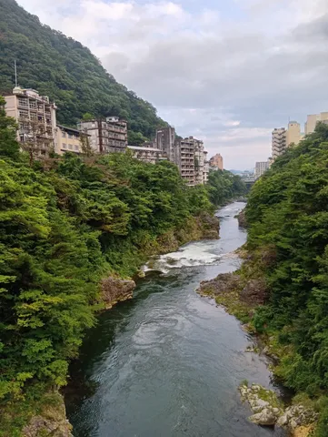 渓谷の街、緑の回廊