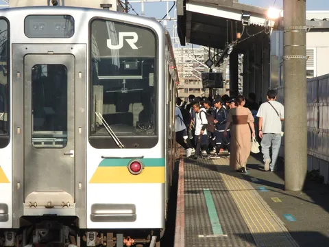 駅の風景×人の流れ