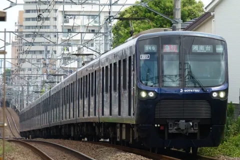 曲線を駆けるブルートレイン