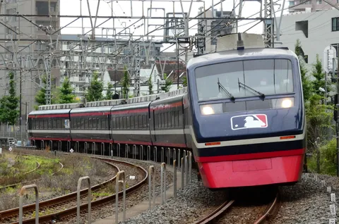 疾走する青い流線型